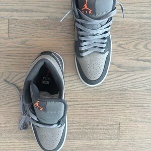 Air Jordan 1 Mid SE - Brand New Never Worn